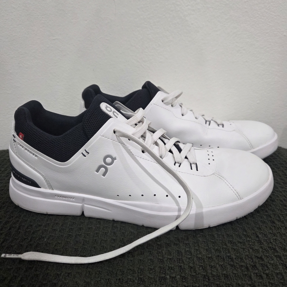 ON CLOUDS "THE ROGER Advantage" SNEAKERS